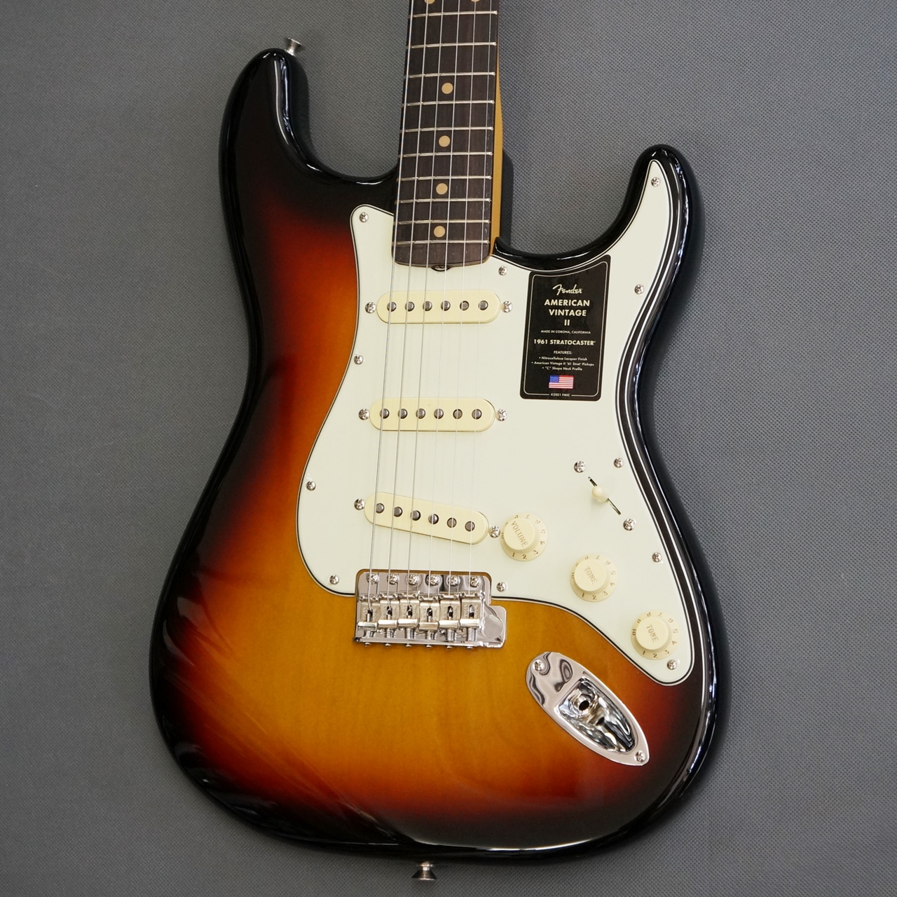 Fender American Vintage II 1961 Stratocaster - 3-Color Sunburst 